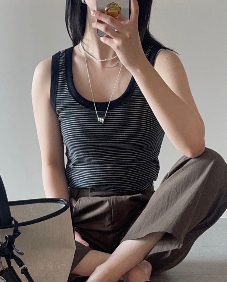 나 다이어트 산전수전 겪으며 ‘특정부위 살을 빼준다’는 운동은 무조건 거르고 보는데, 이건 한번만 해줘도 팔뚝 붓기가 싹 빠지는게 느껴져서 넘 신기했음 .... 체지방을 태운다X 붓기 빠져서 팔 라인이 정리된다 O 신기하고 기분 좋으니까 오늘도 할거임