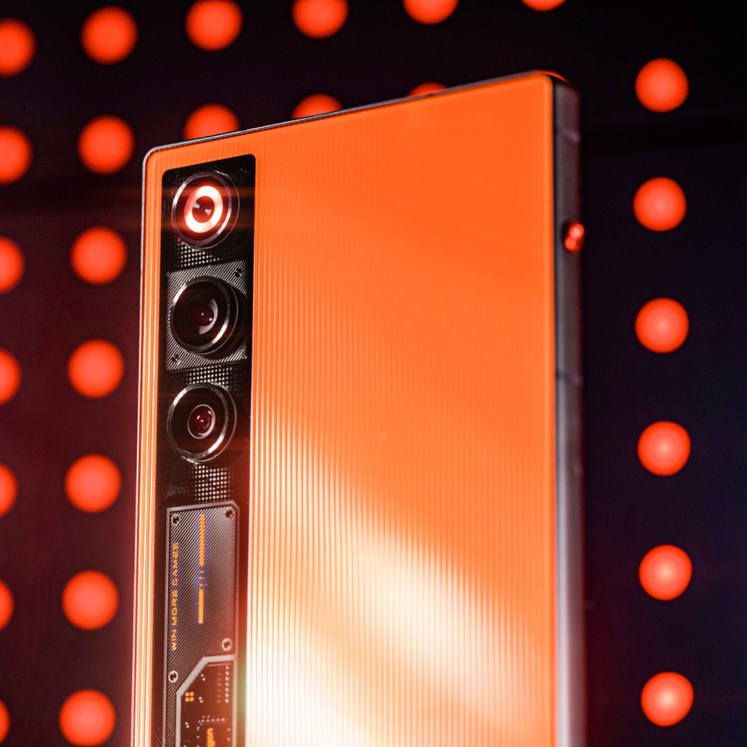 redmagicgaming's tweet photo. For the #REDMAGIC Fam waiting for the #REDMAGIC10Air: Flare
It's coming very soon. 👀 https://t.co/PTioEigVE4