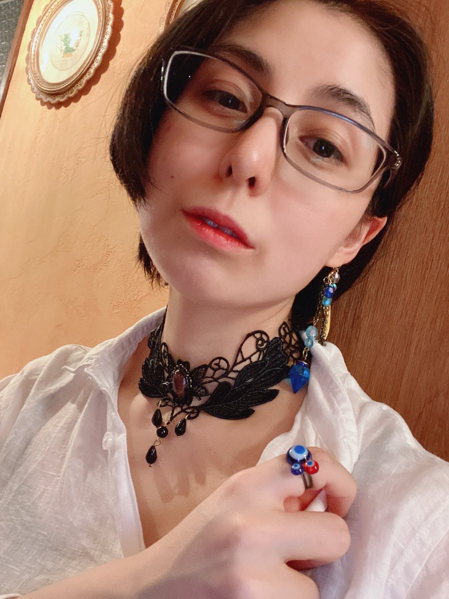 異世界商店様（<a href="/matuda1207/">マサキ（異世界商店）</a> ）の素敵なチョーカーを試着させていただきました✨

レースで透ける感じがとても美しい✨

イヤーカフも指も大好きな異世界商店様フル装備です(*´∇｀*)💞