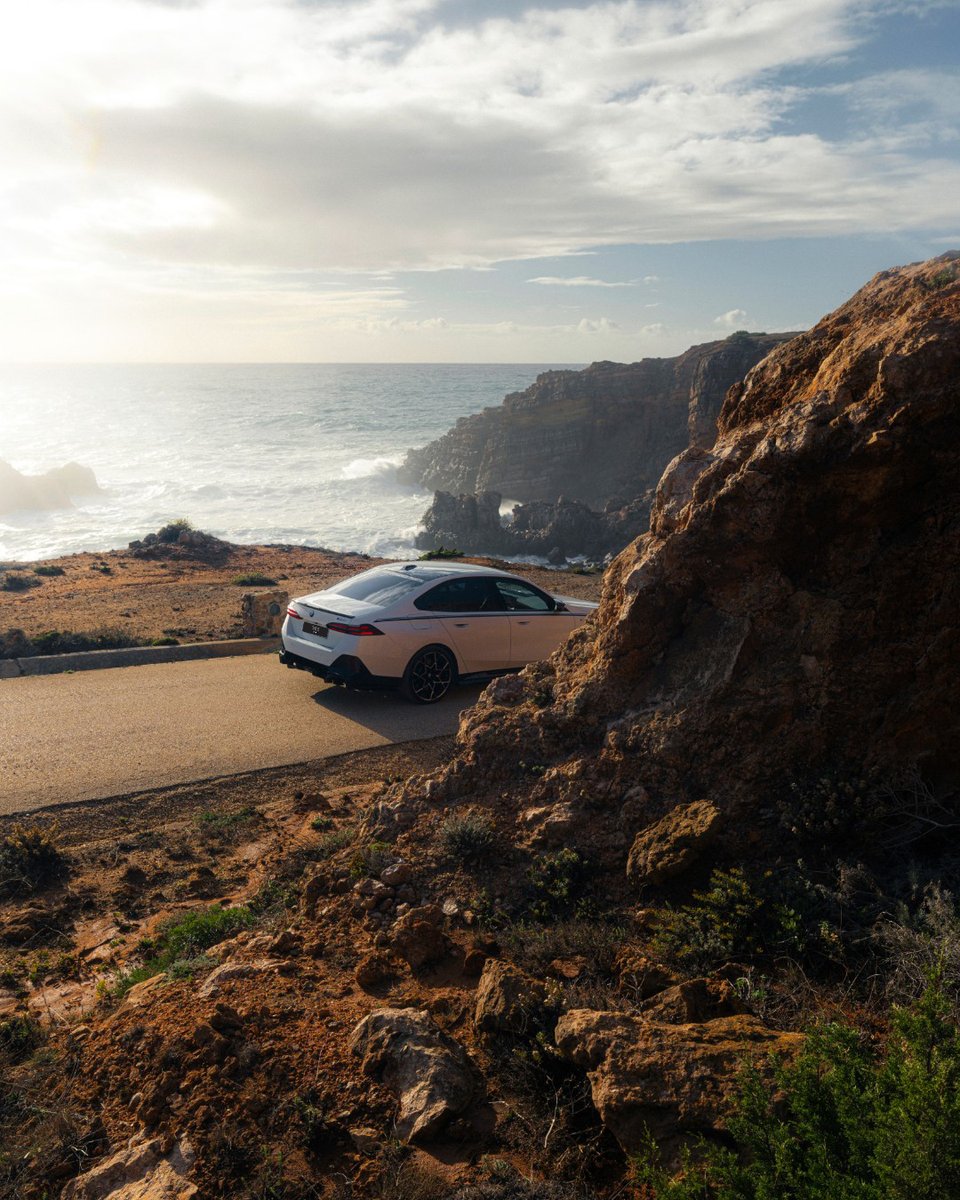 All business on the outside. All rebellion underneath.

The BMW i5 M60.

#BMWMiddleEast #i5M60 #BornElectric #MPerformance