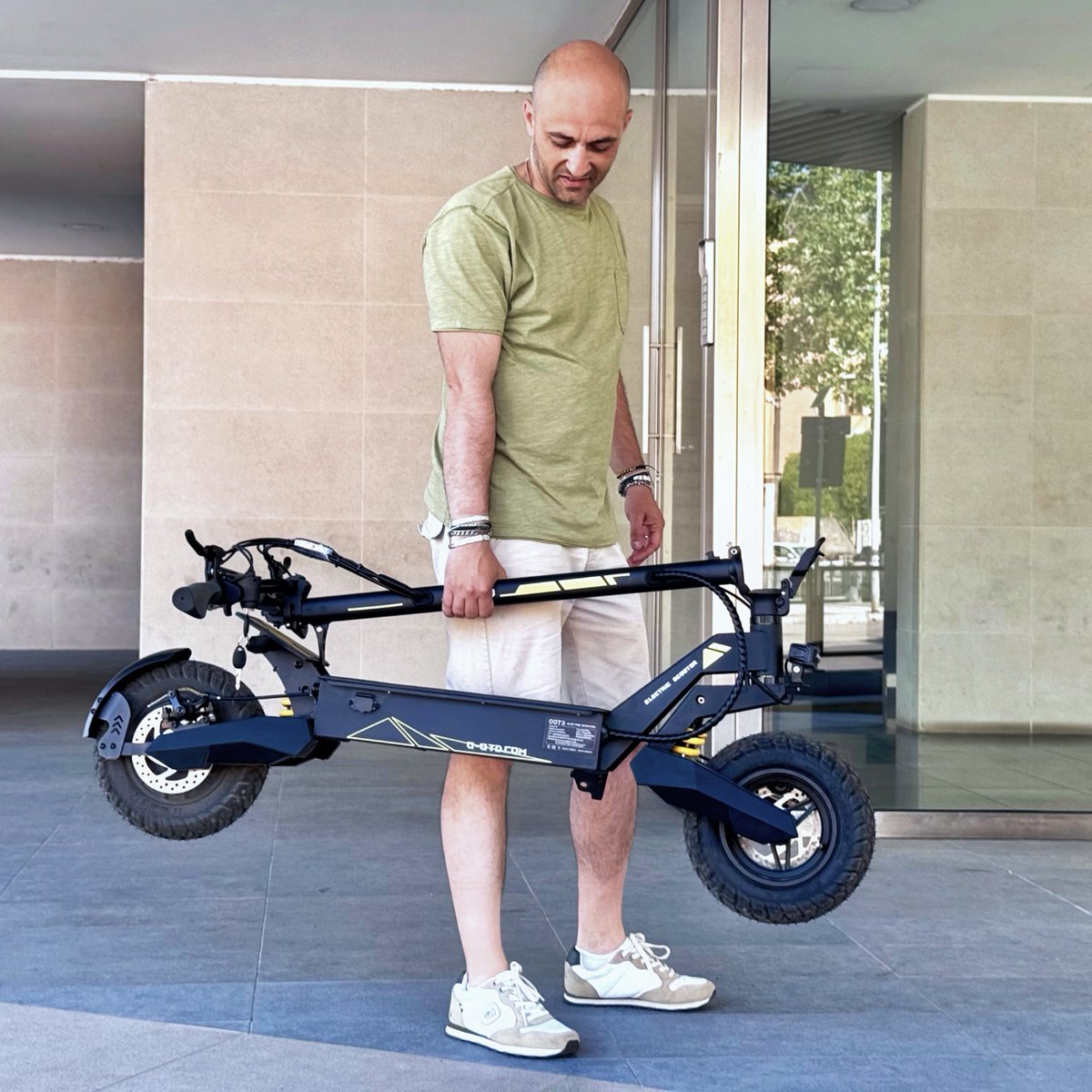 Ootd_Scooters's tweet photo. Tired of stressful commutes? Let the OOTD T10 change that. 🛴💨

Whether you're cruising through traffic or gliding over rough paths, the T10 takes it all in stride. And once you arrive, it folds in seconds — easy to store in your trunk.

#OOTDT10 #Commutelife #Portable #reliable https://t.co/81PqX4SaDU