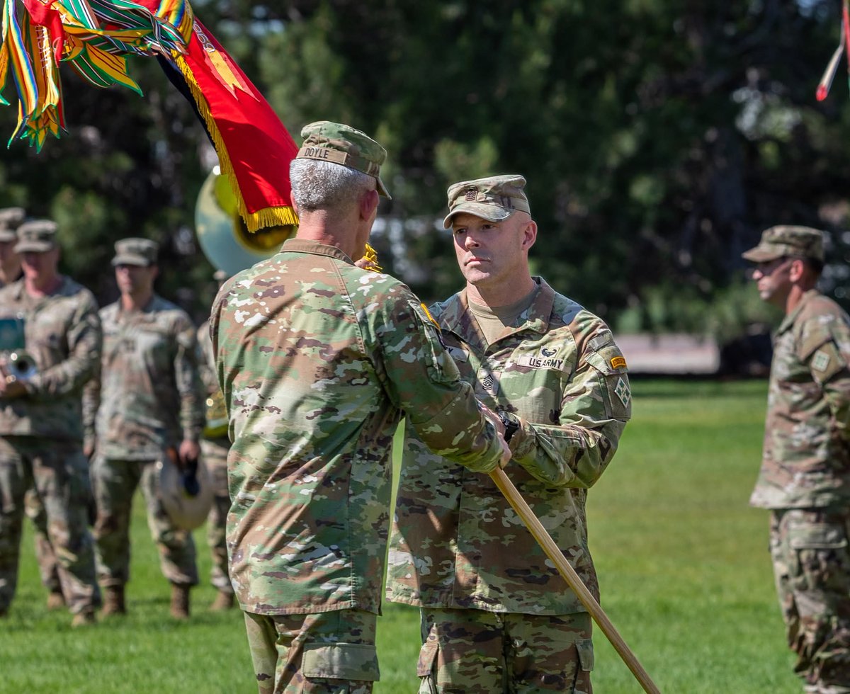 NDIA_RMC's tweet image. Yesterday, the #4ID welcomed CSM Waylon Petty during an Assumption of Responsibility ceremony at Founders Field, Fort Carson. With decades of leadership and dedication to Soldiers, CSM Petty joins the Ivy Team as their senior enlisted advisor. #SteadfastandLoyal #NDIA #NDIARMC