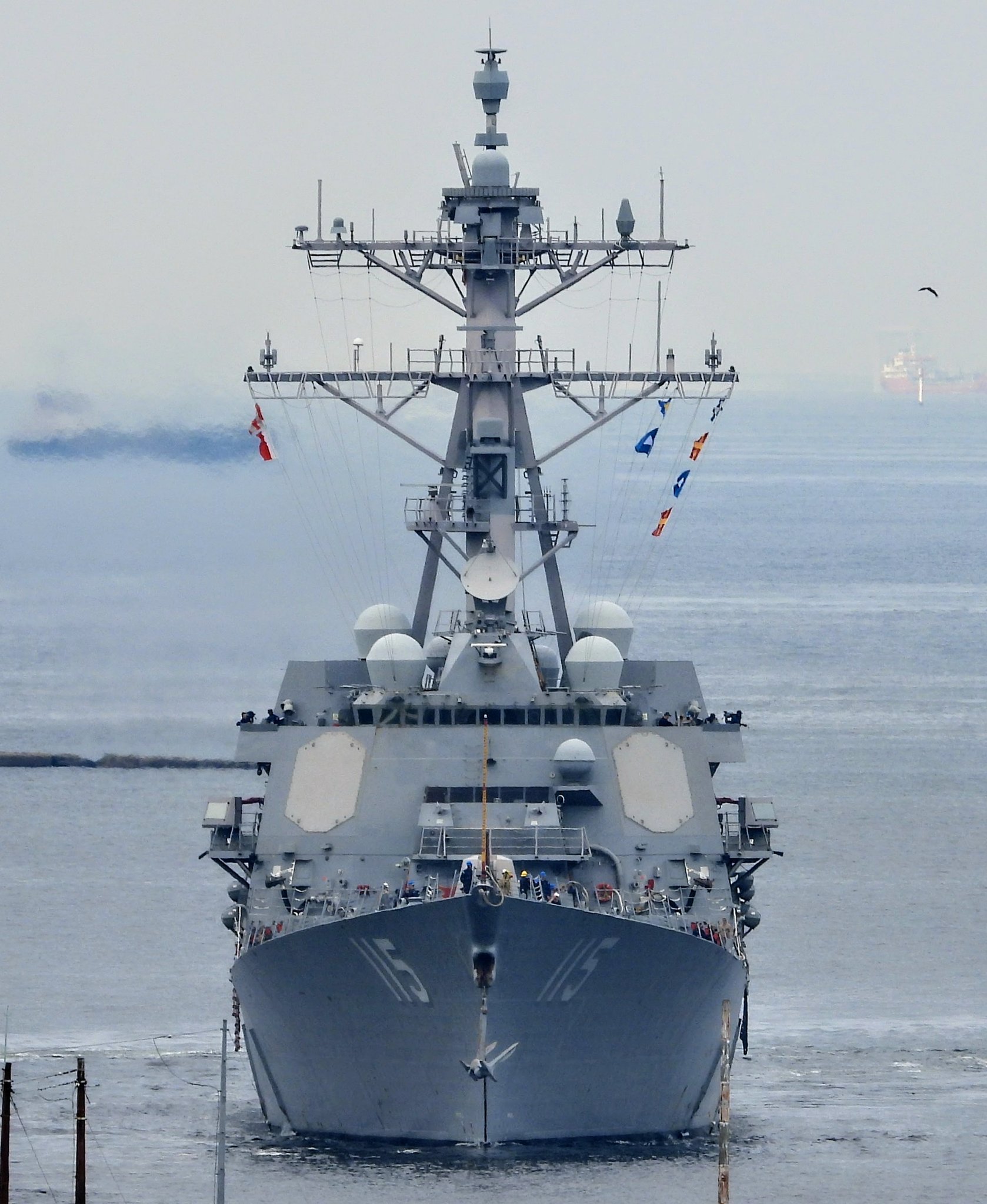 米海軍のミサイル駆逐艦「ラファエル・ペラルタ」、石垣港に入港