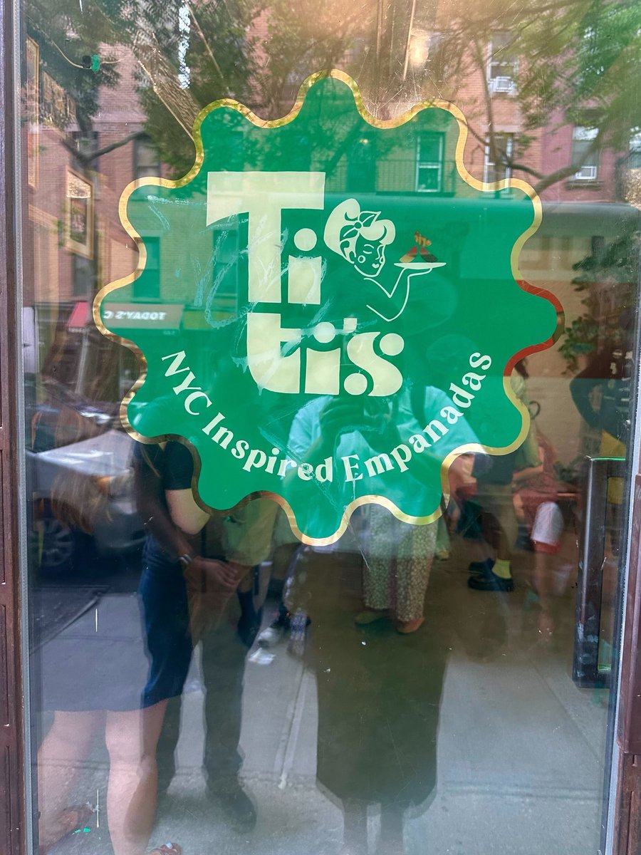 rethinkfood's tweet image. Inspired by their roots at one of our oldest restaurant partners, @cachapasymasnyc, Nate Ramm and Jesus Villalobos are bringing bold Venezuelan flavor to the East Village as they open their newest location, Titi’s today! We’re so proud! 🙌