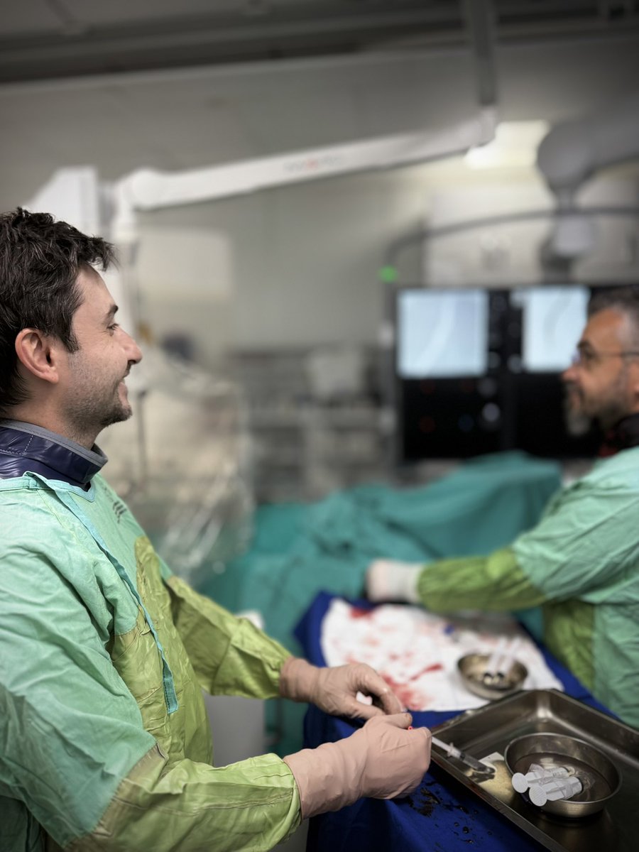 hozermd's tweet image. 💯 GAE!
In just 6 months, we’ve performed 100 genicular artery embolizations for knee pain! @Mdsametgenez 

At BAİBU Interventional Radiology, we do whatever it takes for aching knees 😎
Microcatheters, microparticles, and a whole lot of team spirit against pain!
#GAE #IR