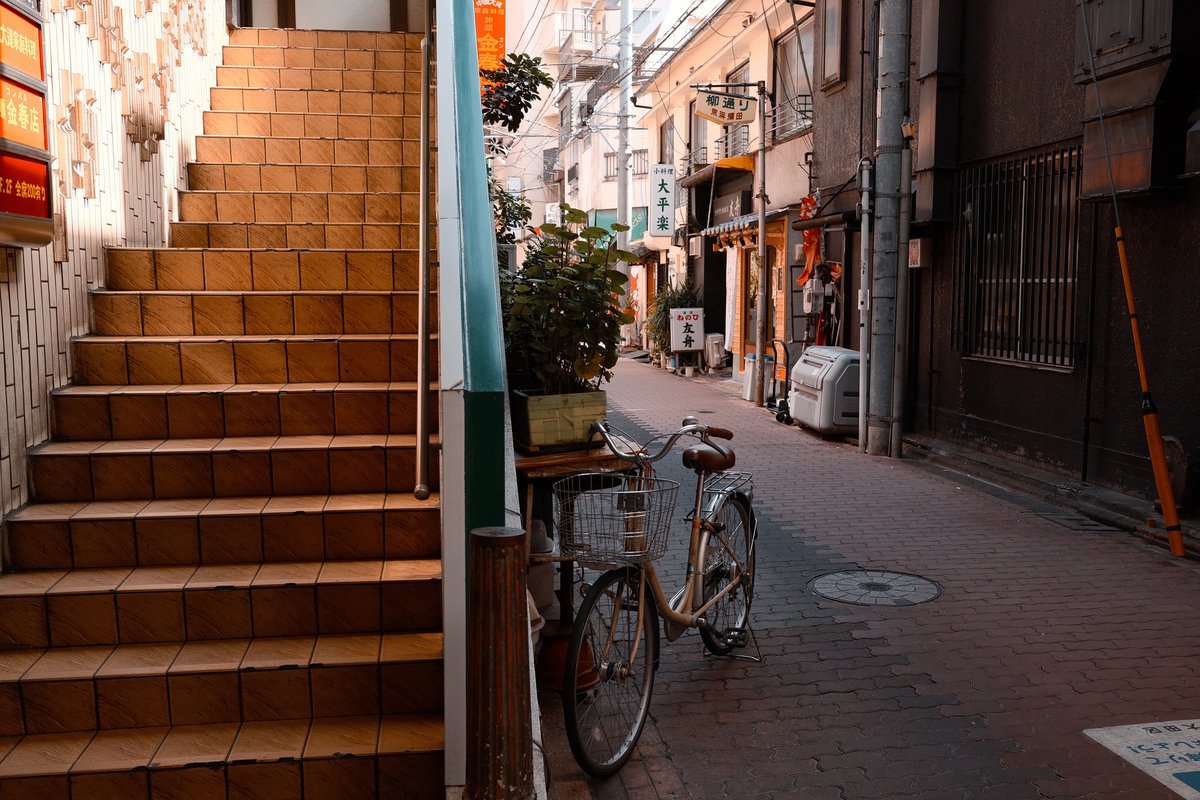 Sigma_Photo's tweet image. Sigma presents a gallery of images from the side streets of #Tokyo by photographer Naga Endo. This gallery features images shot with the #Sigma BF camera, along with its natural #streetphotography companion, the 35mm F2 DG | Contemporary lens.
bit.ly/sigma-bf-galle…
#SigmaBF