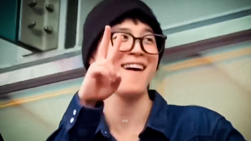 hourlyjimineyes's tweet photo. he literally is the cutest 😭 https://t.co/YnegM1emOp