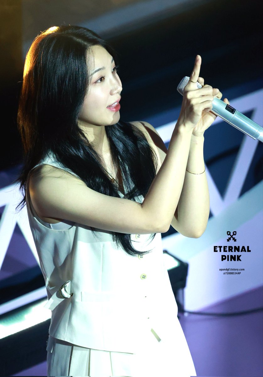 Eternal Pink (@72008534ap) on Twitter photo 250613 #preview ์์ดํํฌ(Apink) ์ ์์ง ํฌ๋ฅด์ ์ปค๋ฎค๋ํฐ ๋ฐ์
ํ์ฌ ์ถํ๊ณต์ฐ #์์ดํํฌ(<a href="/Apink_2011/">Apink(์์ดํํฌ)</a>) #Apink #์ ์์ง #์์ง(<a href="/Apinkjej/">์ ์์ง</a>) ์ฝ 1๋
๋ง์ ์์ง์ ๊ณ ํฅ ๋ถ์ฐ์์์ ํ์ฌ! ์ฒ์ฌ ๐ผ ๊ฐ์ ์์ ์ท ์
๊ณ ์์์ง์ผ๋ฉฐ ์ด์ผ๊ธฐํ๊ณ ๋
ธ๋ํ๋ ๋ชจ์ต~ ํญ์ ๋ฐ์ ๋ชจ์ต์ผ๋ก ์ฐ๋ฆฌ๊ณ์ ์์ด์ค์ ๊ณ ๋ง์ ๐ 250613 #preview ์์ดํํฌ(Apink) ์ ์์ง ํฌ๋ฅด์ ์ปค๋ฎค๋ํฐ ๋ฐ์
ํ์ฌ ์ถํ๊ณต์ฐ #์์ดํํฌ(<a href="/Apink_2011/">Apink(์์ดํํฌ)</a>) #Apink #์ ์์ง #์์ง(<a href="/Apinkjej/">์ ์์ง</a>) ์ฝ 1๋
๋ง์ ์์ง์ ๊ณ ํฅ ๋ถ์ฐ์์์ ํ์ฌ! ์ฒ์ฌ ๐ผ ๊ฐ์ ์์ ์ท ์
๊ณ ์์์ง์ผ๋ฉฐ ์ด์ผ๊ธฐํ๊ณ ๋
ธ๋ํ๋ ๋ชจ์ต~ ํญ์ ๋ฐ์ ๋ชจ์ต์ผ๋ก ์ฐ๋ฆฌ๊ณ์ ์์ด์ค์ ๊ณ ๋ง์ ๐