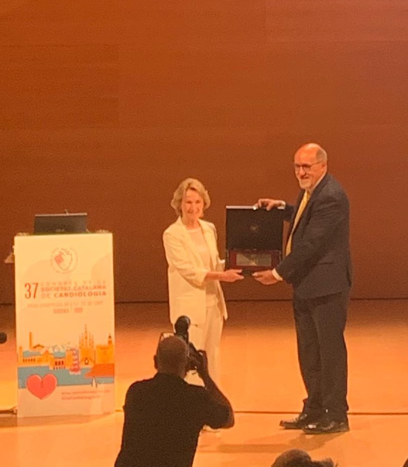 Hem fet l'entrega del premi Joan Codina Altés <a href="/catcardio/">Societat Catalana de Cardiologia</a> a la Fundació Privada Daniel Bravo Andreu pel seu suport a la recerca, a la formació i al mecenatge en infraestructura mèdica als hospitals del país.