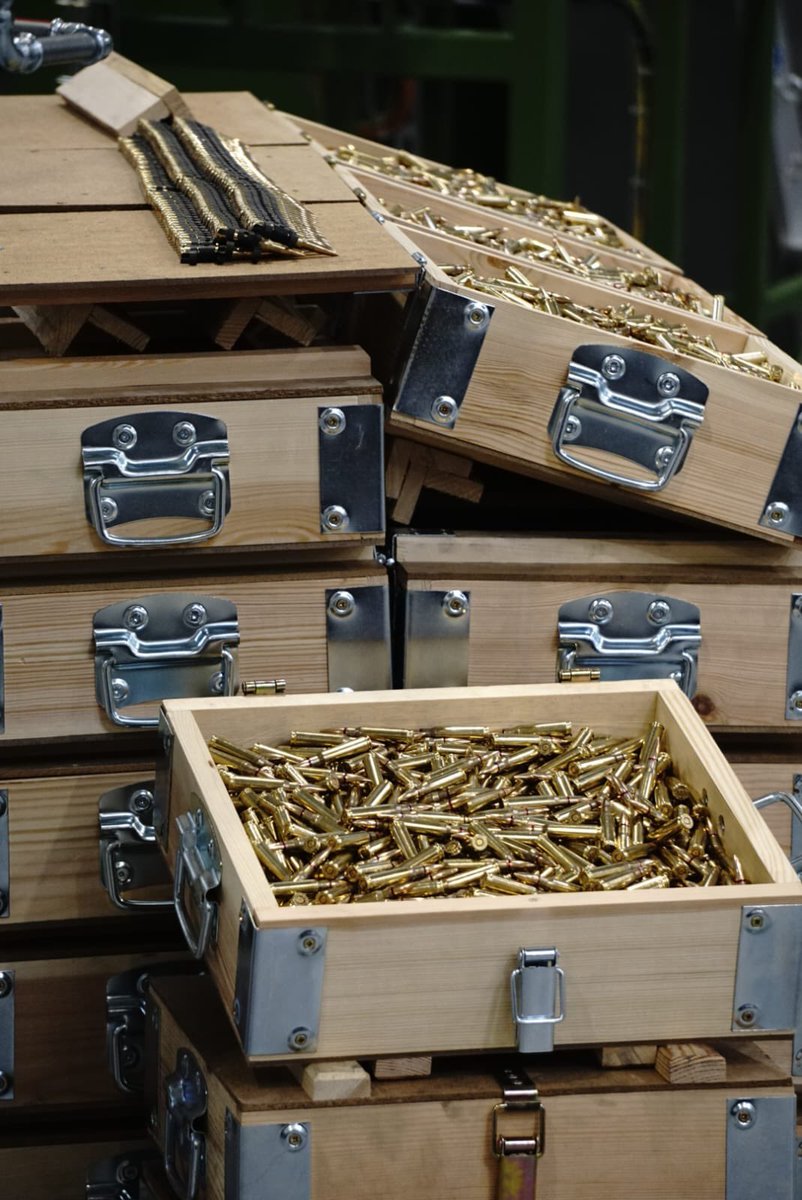 CTomczyk's tweet image. ⭕️ Milion sztuk amunicji dziennie – tyle dziś produkuje MESKO w nowej hali w Skarżysku-Kamiennej.

⭕️ Jeszcze rok temu mówiono, że to nierealne. Dziś to rzeczywistość polskiego przemysłu zbrojeniowego.

⭕️ W ciągu zaledwie 10 miesięcy zwiększyliśmy produkcję amunicji…