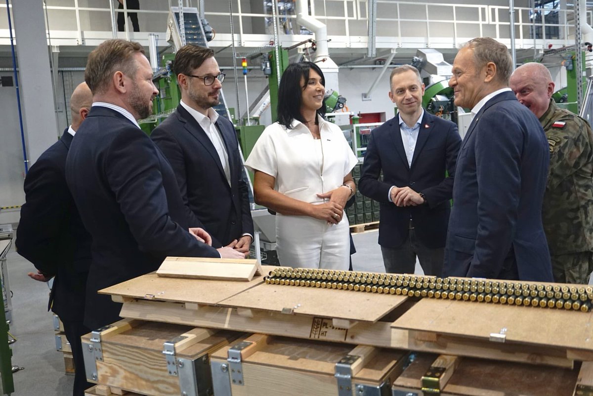 CTomczyk's tweet image. ⭕️ Milion sztuk amunicji dziennie – tyle dziś produkuje MESKO w nowej hali w Skarżysku-Kamiennej.

⭕️ Jeszcze rok temu mówiono, że to nierealne. Dziś to rzeczywistość polskiego przemysłu zbrojeniowego.

⭕️ W ciągu zaledwie 10 miesięcy zwiększyliśmy produkcję amunicji…