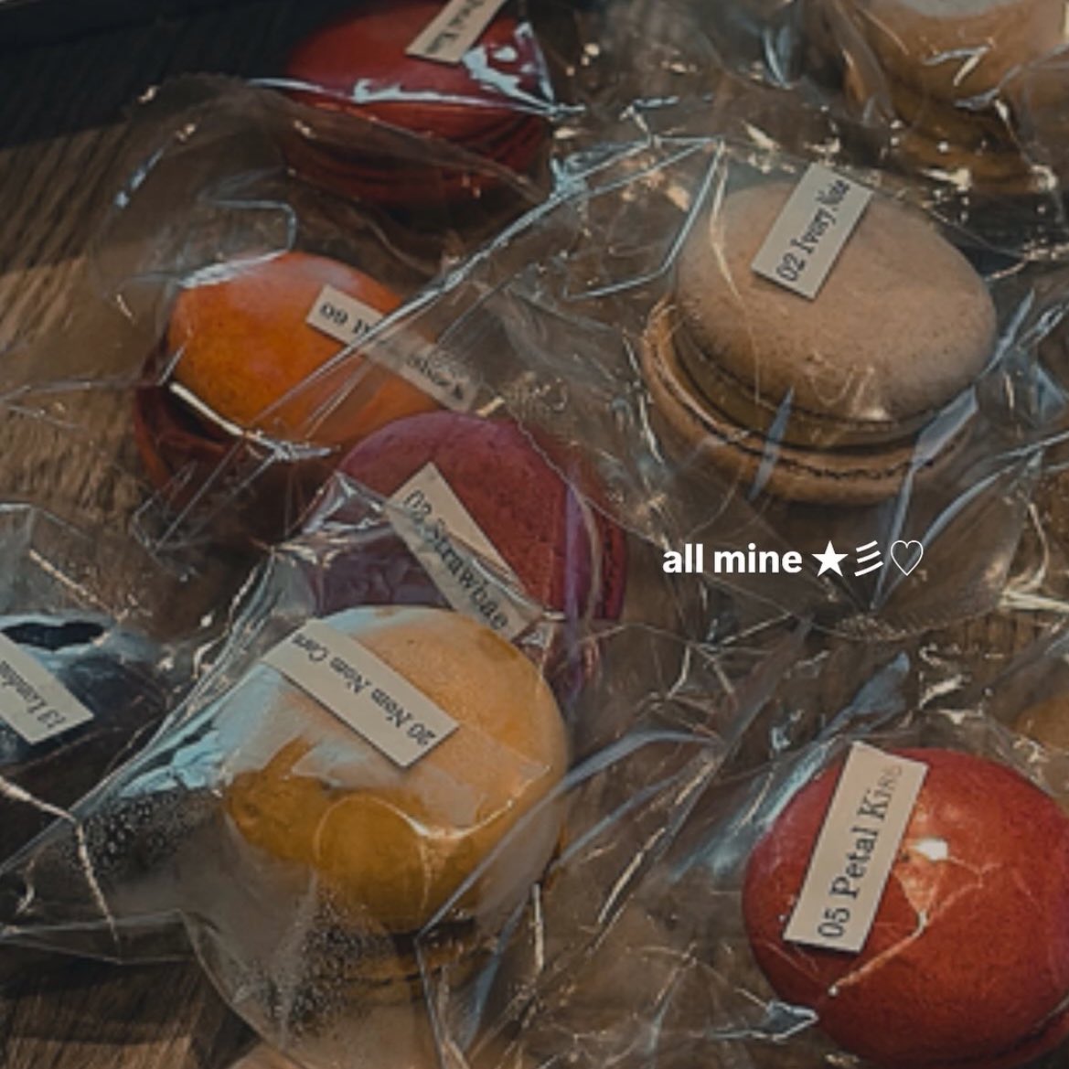 ที่สุดของความฟิน 🥰🙏 <a href="/absoluteJB/">jb</a> 
อร่อยม้าก เพิ่งชิม pink shock ไปอันนึงแต่ทำเชลอร่อยมากเลยค่ะ ไส้ยูสุเป็นคำๆ เลย จะสั่งมาการองกินทุกรอบให้ได้ คุ้มทุกบาททุกแคลมาก อร่อยที่ปุด 💕💕💕