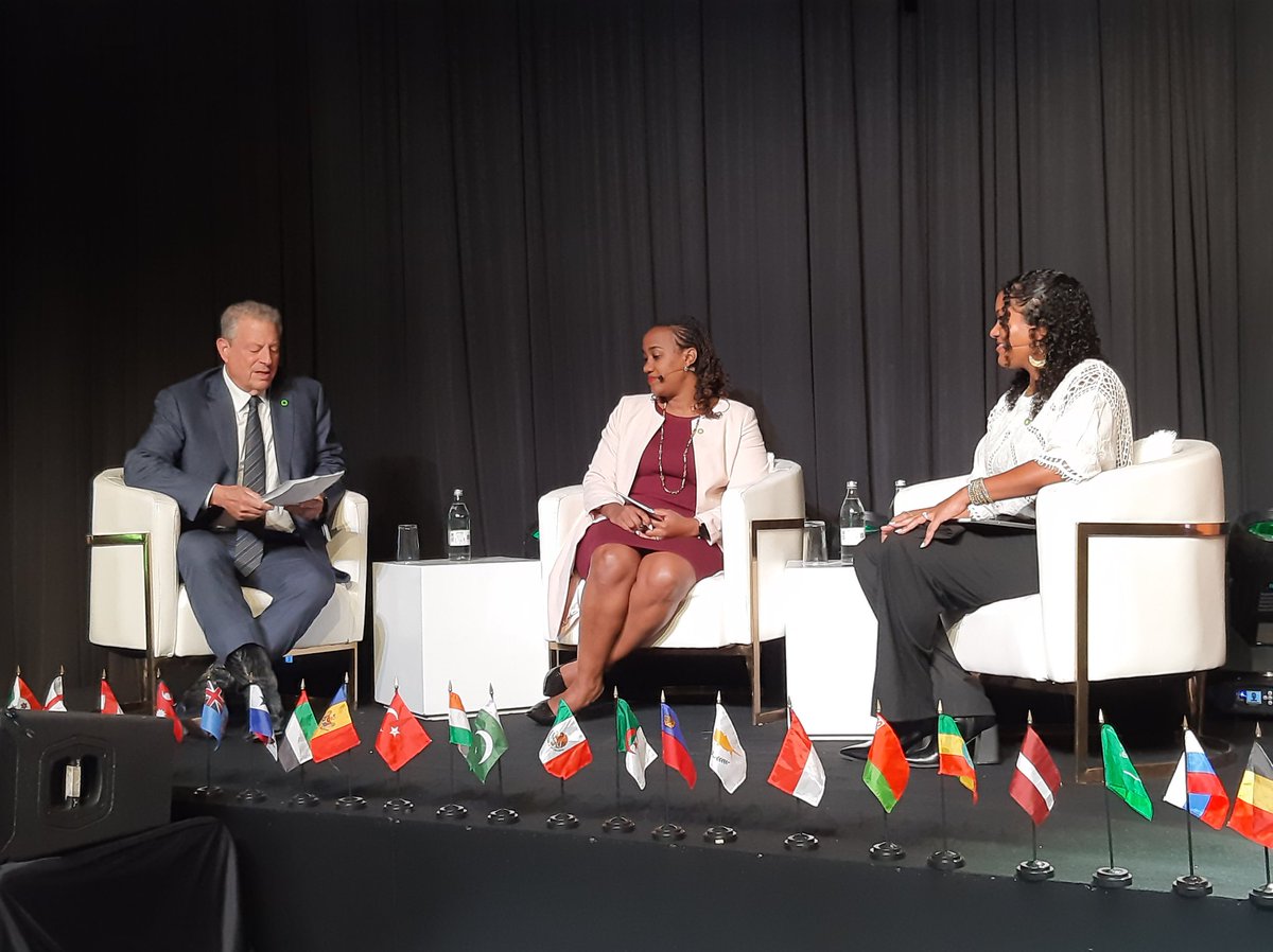 ClimatePostNews's tweet image. Day 1 & 2 | Climate Reality leadership Training – Nairobi
Over 500+ African climate leaders unite in Nairobi for @ClimateReality training with founder @algore U.S. Vice President.
Focus:
Climate solutions
Justice & storytelling
African-led action #ClimateJustice #ClimatePost