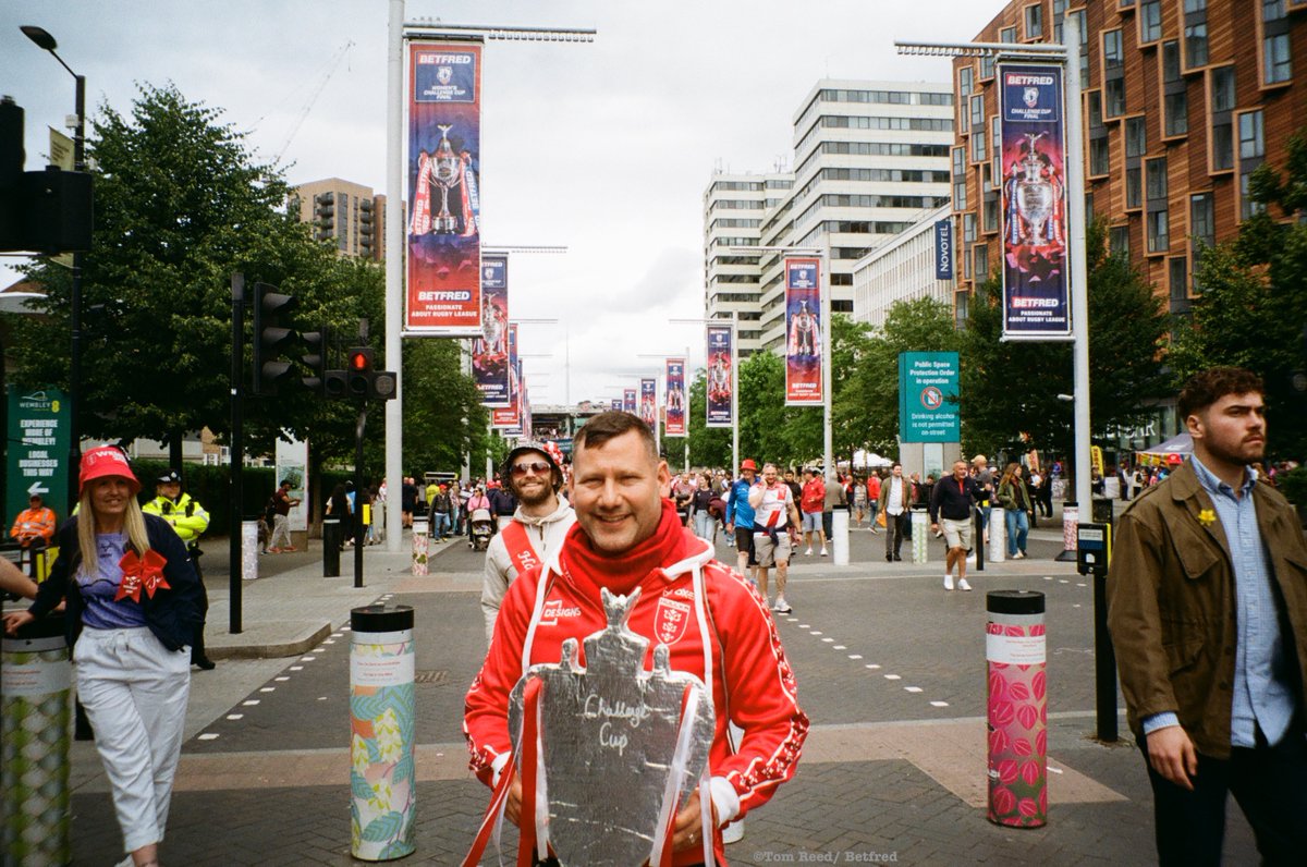 tomreedwriting's tweet photo. Betfred Challenge Cup final on film.

Warrington Wolves vs Hull Kingston Rovers.

Wembley Stadium. A short thread. 🎞️ 🧵 https://t.co/MQIMhg0DyU