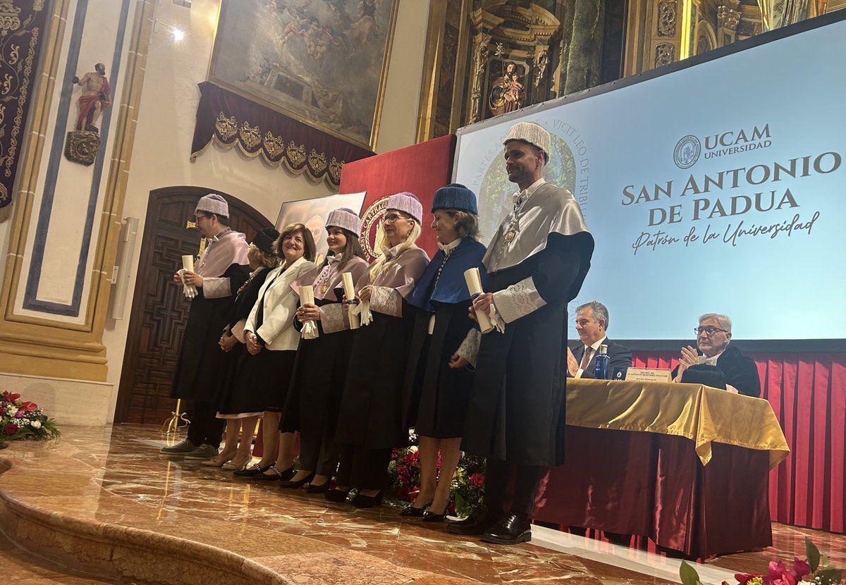 👏Enhorabuena a los nuevos doctores y aquellos que han recibido distinciones  en este emotivo acto de San Antonio

💯Una forma de reconocer las trayectorias ejemplares y el compromiso con la excelencia 

#SanAntonio #SanAntonioUCAM