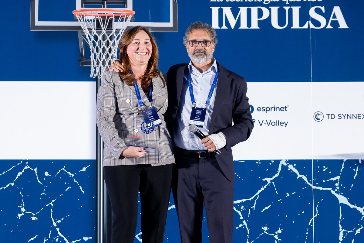 ricohspain's tweet image. Recibimos en #ChannelVision el premio a 🥇Partner del Año en Datacenter🥇 de @DellTechSpain. Durante el encuentro anual con sus principales socios, @ricohspain ha sido reconocida por los innumerables proyectos que desarrollamos en el último año conjuntamente en esta área.