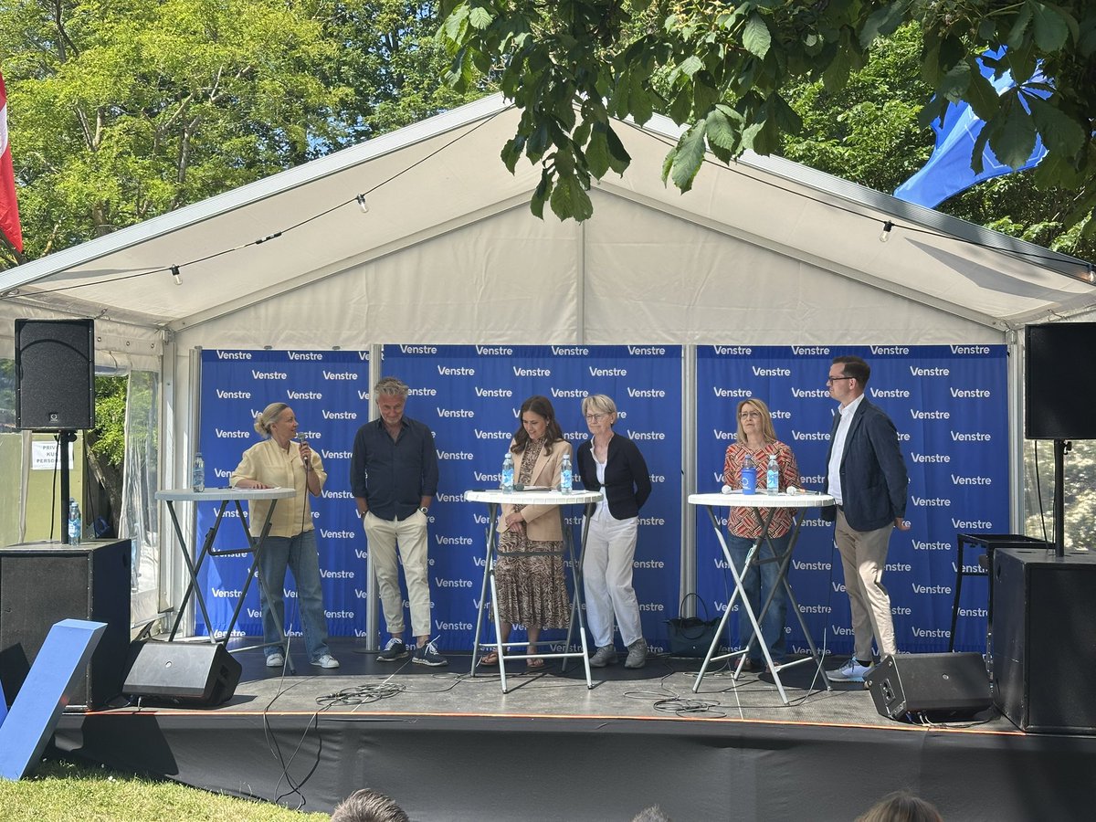 Tænketanken EUROPA (@thinkeuropa) on Twitter photo Hvordan sikrer EU sundhed og konkurrenceevne i life science? Det spørgsmål diskuterer bl.a. <a href="/Loekkegaard_MEP/">Morten Løkkegaard</a>, <a href="/marie_bjerre/">Marie Bjerre</a> og <a href="/SchaldemoseMEP/">Christel Schaldemose</a>. <a href="/ibenschacke/">Iben Schacke-Barfoed</a> styrer slagets gang hos <a href="/venstredk/">Venstre</a> og Lif - Lægemiddelindustriforeningen
#fmdk Hvordan sikrer EU sundhed og konkurrenceevne i life science? Det spørgsmål diskuterer bl.a. <a href="/Loekkegaard_MEP/">Morten Løkkegaard</a>, <a href="/marie_bjerre/">Marie Bjerre</a> og <a href="/SchaldemoseMEP/">Christel Schaldemose</a>. <a href="/ibenschacke/">Iben Schacke-Barfoed</a> styrer slagets gang hos <a href="/venstredk/">Venstre</a> og Lif - Lægemiddelindustriforeningen
#fmdk
