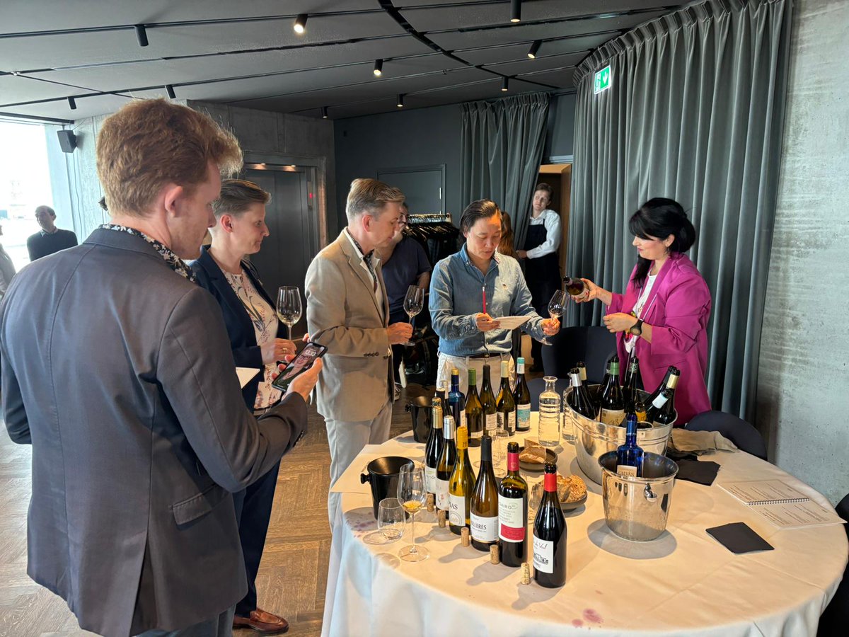 Encantados de haber participado en el primer ‘Galicia Wines and  Aguardientes Festival’ en Copenhague 🇩🇰​ 🇩🇰​ 
 
Más de 80 profesionales del sector han conocido los vinos de nuestra  denominación, así como las singularidades de nuestro territorio. 
 
#DOMonterrei #ACRUAGA