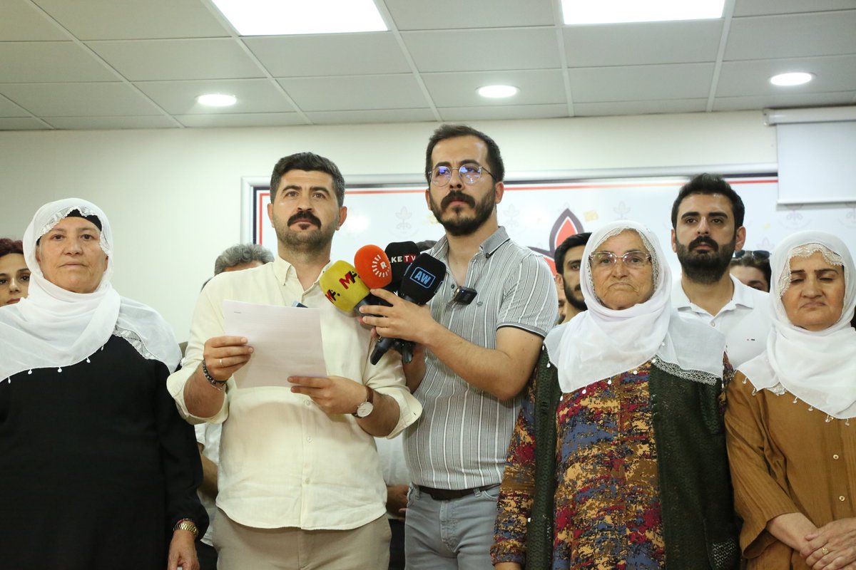 Irak Federe Kürt Bölgesi Yetkililerine Ortak Çağrı: Türkiye Yurttaşlarının Durumu Aileleriyle Paylaşılmalı!

Açıklama metnine linkten ulaşabilirsiniz: diyarbakirbarosu.org.tr/haberler/irak-…