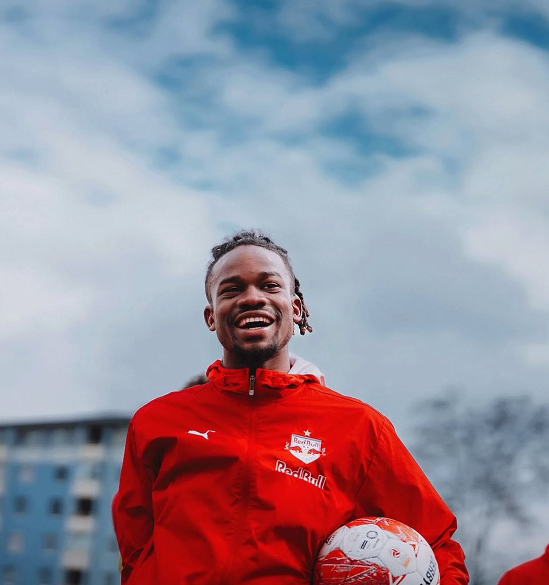 🔄 Libre après son départ de Salzbourg, Daouda Guindo intéresse l’AEK Athenes, en quête d’un latéral gauche ⚔️

Son profil jeune et prometteur plaît… mais sa récente blessure au genou freine les discussions

Galatasaray serait aussi à l’affût selon certains médias africains 📲