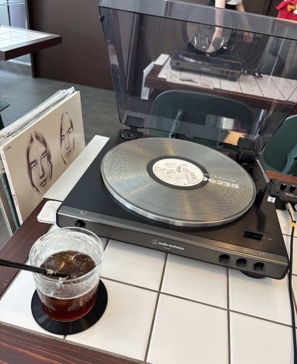 ikura_hime_fc3s's tweet photo. #RECOCO
#渋谷
各席でレコードが聴けます🎧 https://t.co/4InSG7jkmA
