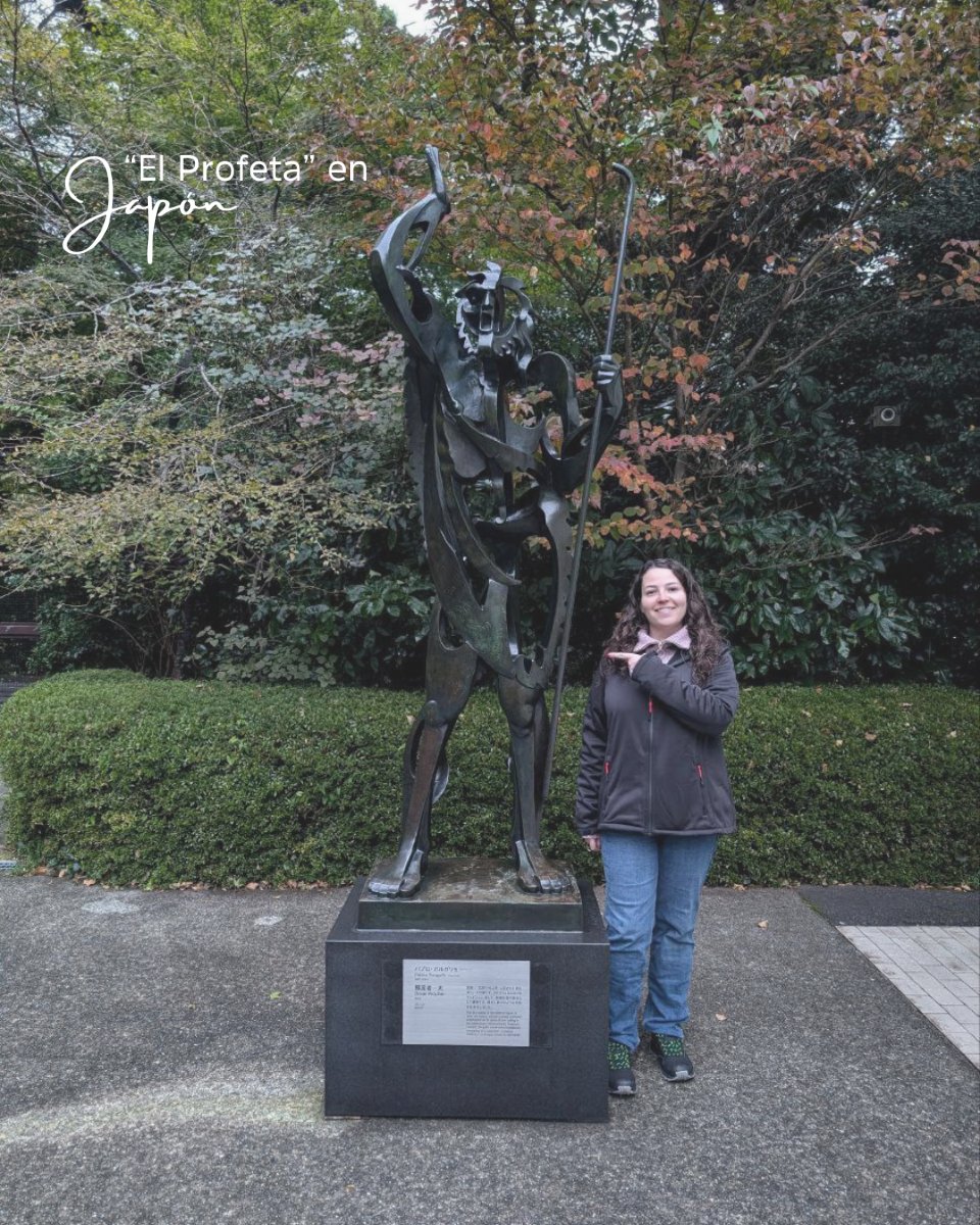 🌍✨ ¡El arte de Gargallo no tiene fronteras! Nuestra compañera Amparo viajó hasta Japón 🇯🇵, dónde se encontró con la tercera prueba de artista de la pieza de "El Profeta" en el Hakone Open Air Museum.