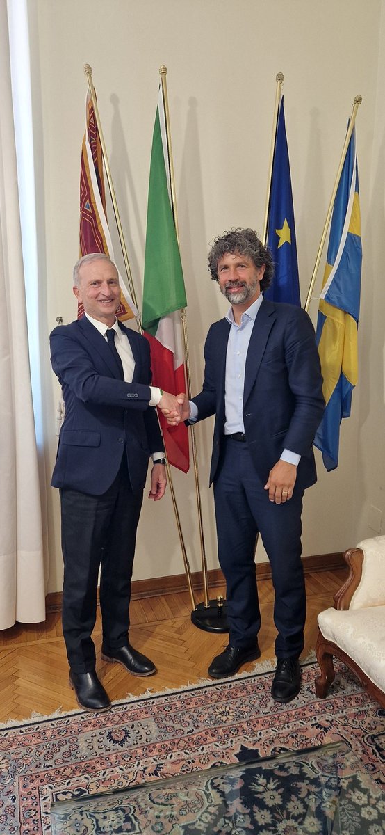 Grazie al Sindaco di #Verona, <a href="/17tommasi/">Damiano Tommasi</a>, per la calorosa accoglienza. Con l'Ambasciatore Sabbatucci discussi temi chiave per la città: gestione del turismo, cultura del vino e iniziative <a href="/OECD/">OECD ➡️ Better Policies for Better Lives</a> a sostegno delle città.