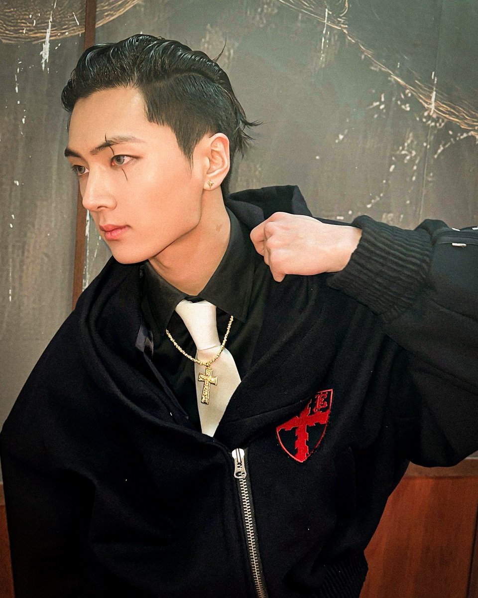 02zLOOKS's tweet photo. jayhoon in undercut 😵 https://t.co/swiF28ZcyT