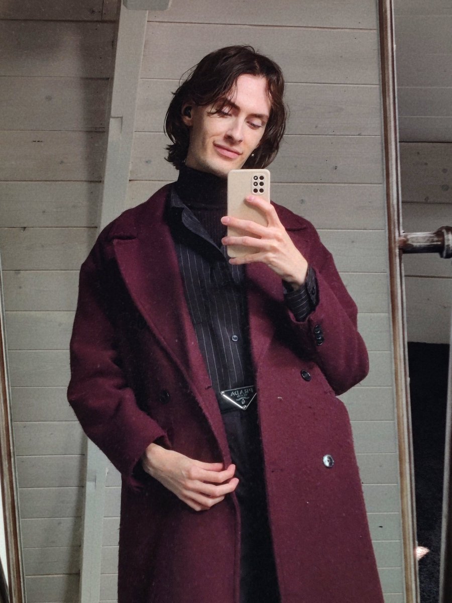 RoemService's tweet image. Chop chop! ✂️ New hair, who dis?