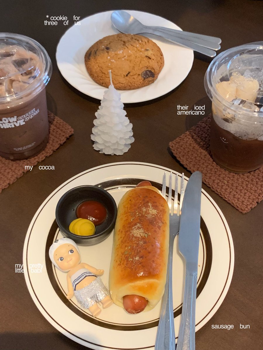 yourfavoctober's tweet photo. cafe hopping — 💼🏠🧦💬 https://t.co/te4sXwHqMZ