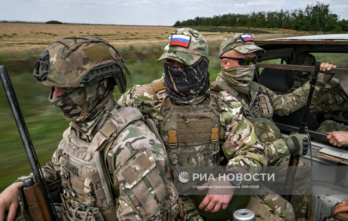 TheGreyPatriot_'s tweet photo. 🇷🇺 Today's training of snipers from Group of Forces "Centr" on undisclosed training ground in Zaporozhye Oblast.
Part 2 of 3
#Russia #Russian #Russians #Today #SVO #Military #Army #Training #Tactical #Sniper #Marksman #Tactical #DMR #SVCh #SVD https://t.co/jxCi5aR71i