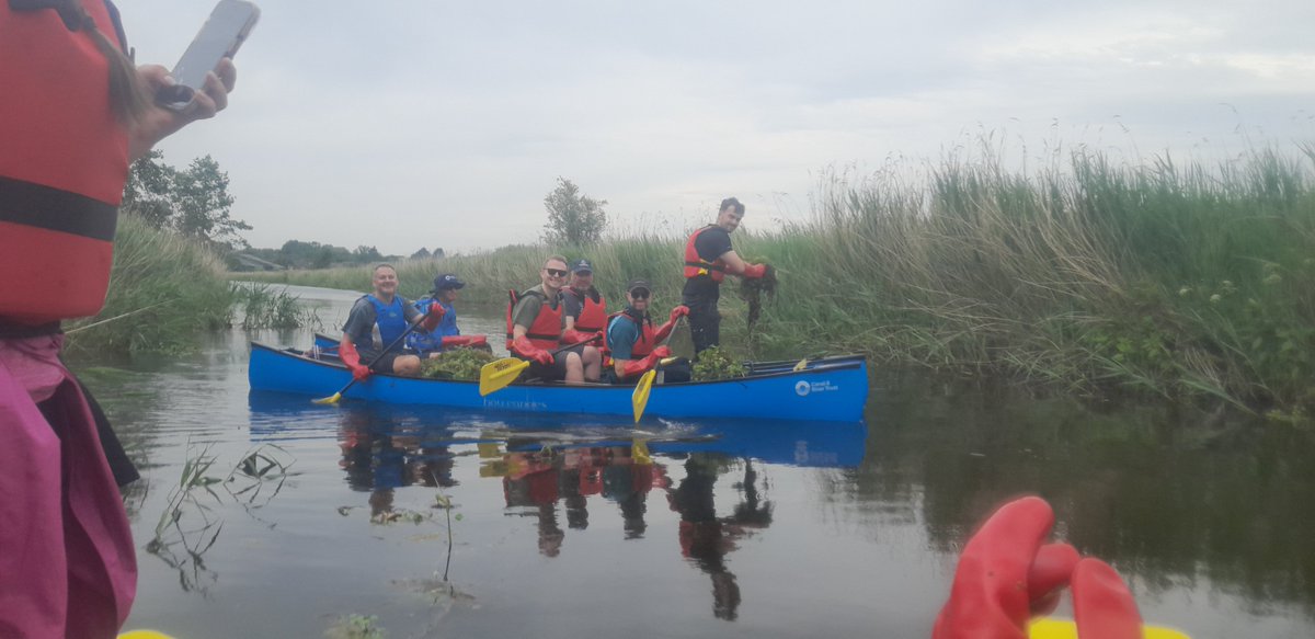 CRT Rob (@crtroblangdon) on Twitter photo Yesterday we did Floating Pennywort clean up on the Liverpool Leeds Canal-Rufford Branch Joined by & with thanks to @DouglasCatch members <a href="/CanalRiverTrust/">Canal & River Trust</a>
<a href="/TawdFriends/">Friends of Tawd Valley</a>
<a href="/uugroupplc/">United Utilities PLC</a>
& also #RibbleCanoeClub Yesterday we did Floating Pennywort clean up on the Liverpool Leeds Canal-Rufford Branch Joined by & with thanks to @DouglasCatch members <a href="/CanalRiverTrust/">Canal & River Trust</a>
<a href="/TawdFriends/">Friends of Tawd Valley</a>
<a href="/uugroupplc/">United Utilities PLC</a>
& also #RibbleCanoeClub