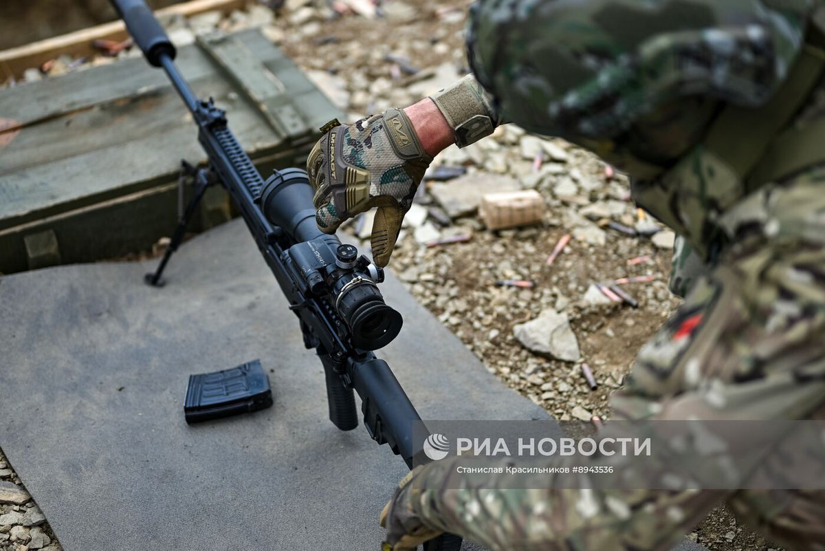 TheGreyPatriot_'s tweet photo. 🇷🇺 Today's training of snipers from Group of Forces "Centr" on undisclosed training ground in Zaporozhye Oblast.
Part 3 of 3
#Russia #Russian #Russians #Today #SVO #Military #Army #Training #Tactical #Sniper #Marksman #Tactical #DMR #SVCh #SVD https://t.co/GypiwzoteD