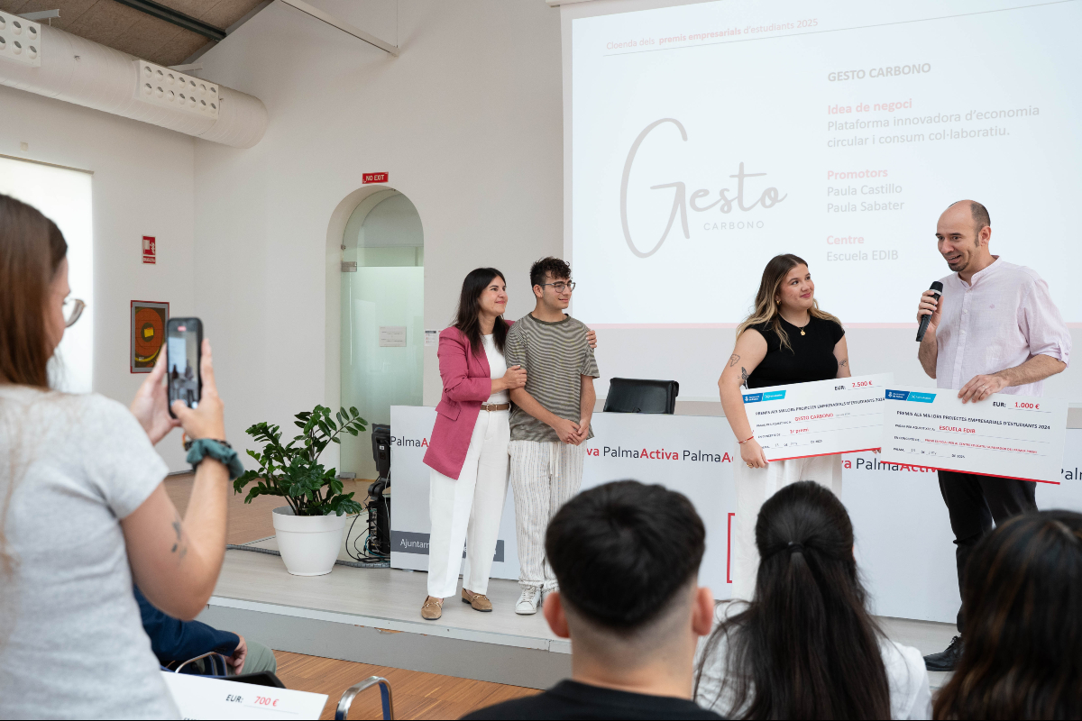 🏆 L’Escola EDIB, guanyadora del concurs de projectes empresarials per a estudiants de PalmaActiva!

Hem celebrat la 13a edició del nostre certamen per a estudiants, una iniciativa que impulsa la creativitat i l’esperit emprenedor als centres educatius de Palma.

@escolaedib