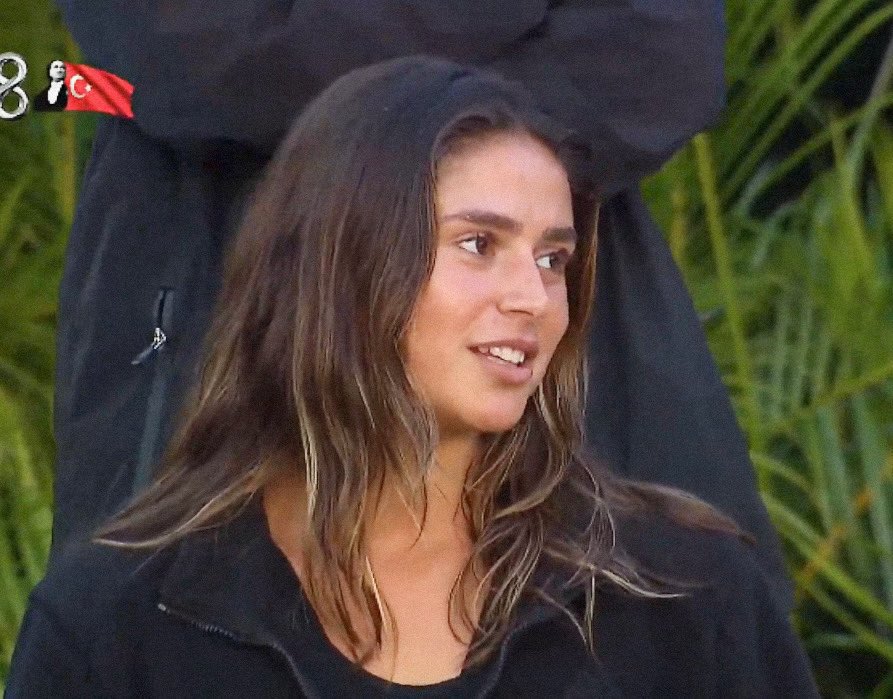 Sevgi İme: “Ayşe ile ne yaşadığımızı, arkadaşlığımızı ben biliyorum. 2 hafta öncesinde elenme ihtimalimin yüksek görüldüğü potada bana kendi elenip, ben gireyim diyen, bana bu teklifi yapan insanın bana yapmacık sarılacağını düşünmüyorum.”
#Survivor2025 #SurvivorPanorama
Kapakkk