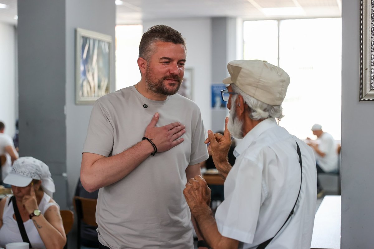 Merhum Ferdi Başkanımız anısına Kent Lokantalarımızda bugün yemeklerimizi vatandaşlarımıza ücretsiz sunduk.