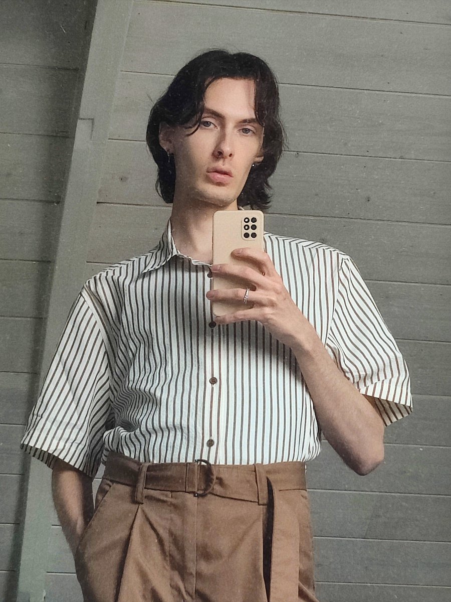 RoemService's tweet image. Chop chop! ✂️ New hair, who dis?