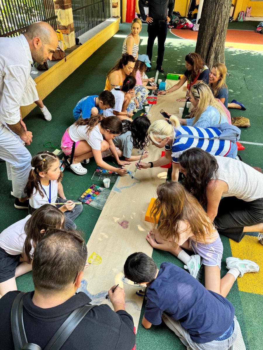 Pour la dernière session périscolaire, les parents ont été invités à participer aux ateliers réalisés par leurs enfants. Un beau moment de partage où chacun a pu observer les progrès accomplis tout au long de l’année. La journée s’est clôturée autour d’un goûter.
<a href="/aefeinfo/">AEFE</a>