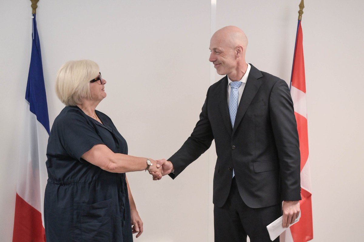 Ce matin à Vandeuil pour rencontrer les équipes d’ALK, fleuron industriel danois spécialisé dans les traitements contre les allergies respiratoires sévères. 

La croissance d’ALK dans la Marne illustre le partenariat gagnant - gagnant entre les entreprises, l’Etat et les élus