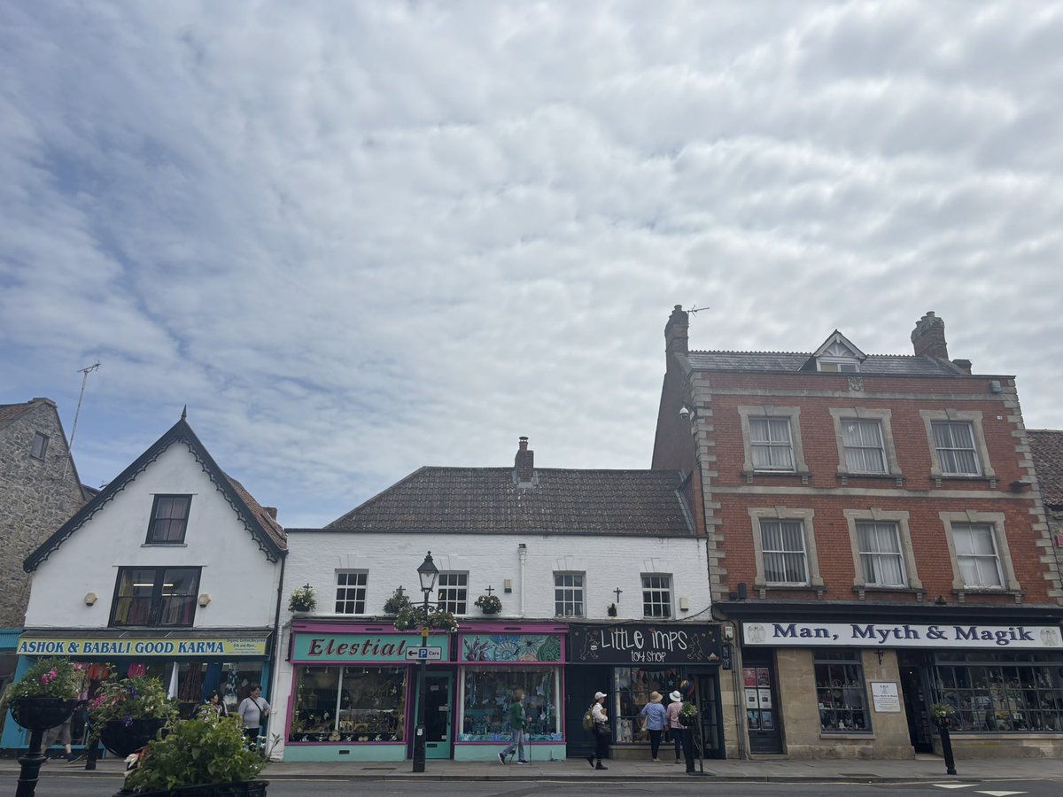 12:21 - Very warm again
#Glastonbury #Weather