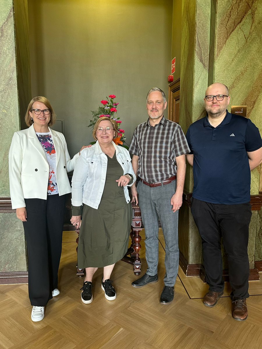 Säännölliset tapaamiset Kuopion yrittäjien kanssa ovat tärkeä yhteistyön paikka. Tänään keskusteltiin hankinnoista, keskustan elinvoimasta, saavutettavuudesta ja osaamisesta. Ja oli antoisaa! Kiitos taas!🙏