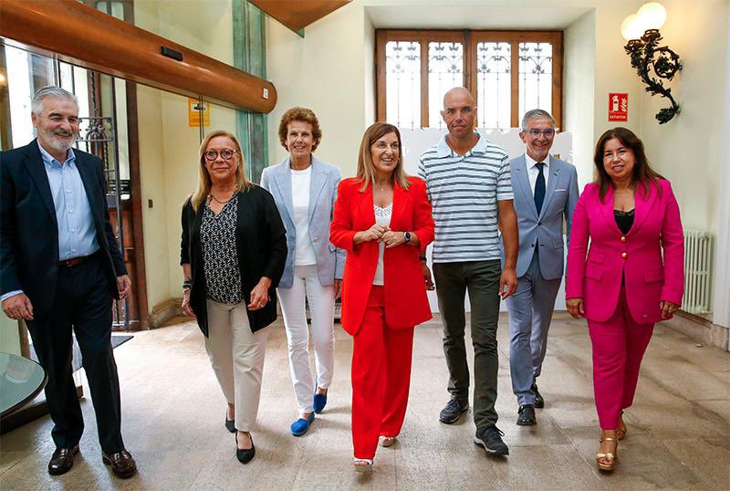 cantabriaes's tweet photo. 👍 @mjburuaga apoya el reto solidario ‘Supér@te’ por el bienestar digital de los jóvenes 

💪🏻 Borja Ortiz tratará de completar en paddle surf los 100 km entre #Bilbao y #Santander para concienciar sobre la problemática de la adicción a las pantallas

ℹ️ ➡️ https://t.co/xmQtxND8kt https://t.co/Mjxqd0SqUC
