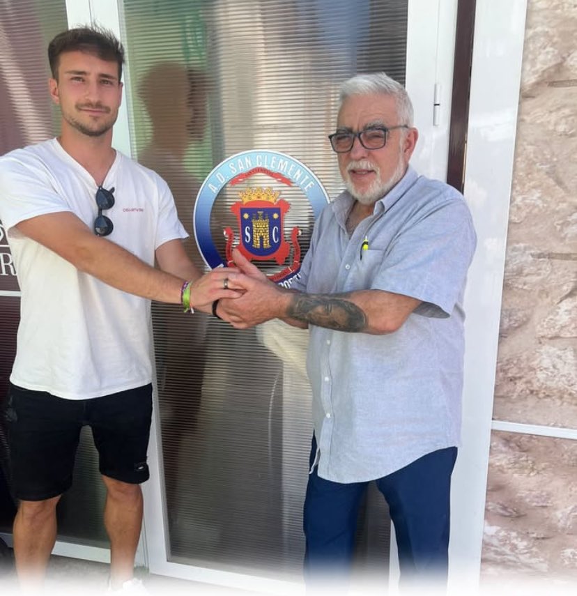 EL PRIMER FICHAJE 🆇 tweet media