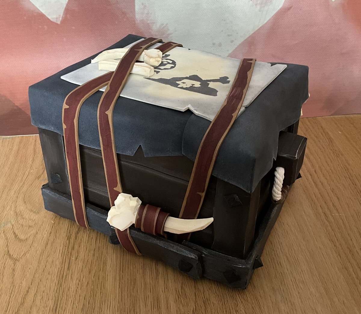 LootinLizalaroo's tweet image. Probably the last thing I make before #SoTFest
@SeaOfThieves dinky Crate of Ancient Bone dust 😁