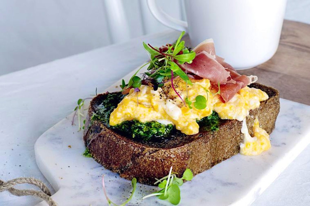 theguide_uk's tweet image. Here&apos;s what to cook for him on Father&apos;s Day on Sunday, breakfast or brunch, inc these Soft Scrambled Eggs With Kale And LSA Pesto @deliciousmag #fathersday #whattocook bit.ly/3ZwZEpb