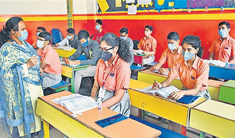 🏫 RTE Act: 25% free seats in private schools not yet implemented in Telangana 

♦️Despite the academic year 2025–26 set to begin this Thursday, the Telangana government has yet to implement Section 12(1)(C) of the Right to Education (RTE) Act.

♦️The section mandates that 25% of