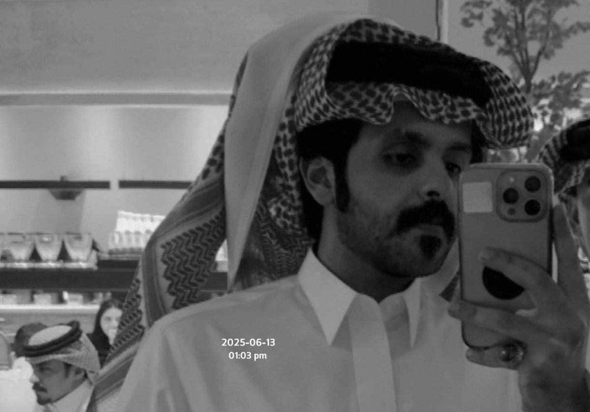 Siaf_722's tweet photo. لا تلقي بـ نفسك لـ الملذات والإسفاف 
تحسب العمر هيّن وهو ماهوب هيّن 

في هذا الزمان الممتلي طيش واستخفاف
( منومسني .. إنّي زاهد وعاقل وديّن ) . https://t.co/EK6eHs3BH0