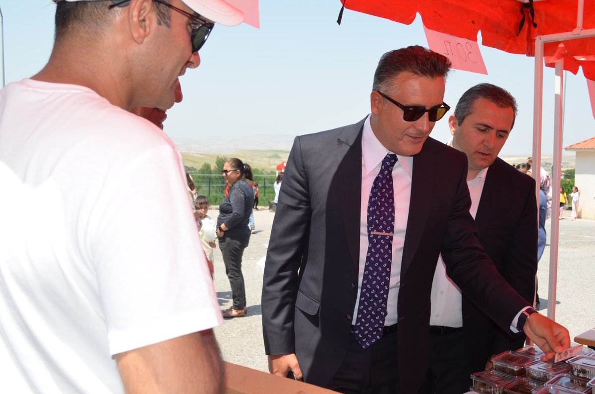 Kaymakam Muharrem ELİGÜL okullarımızın yıl sonu sergilerini ziyaret etti.