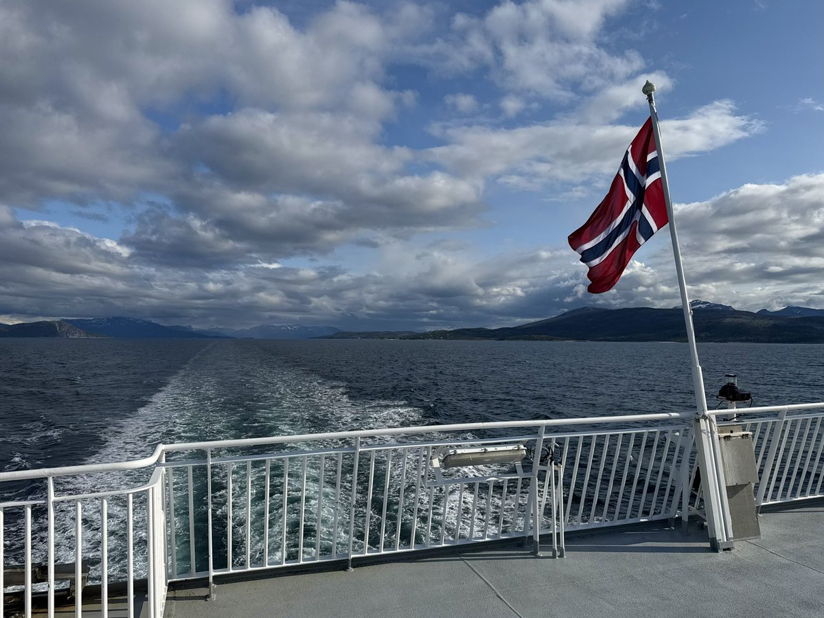 Botenwagen's tweet photo. Bognes > Lødingen 🚢 | Over de Lofoten naar Svolvær voor de eerste lossing | Afgekoppeld en naar een camping en uitzicht én restaurant in Kabelvåg #noorwegen #lofoten #norway #volvotrucks #volvotrucksnl #volvotrucksmoment #fh25 https://t.co/FiHP6cxvlJ