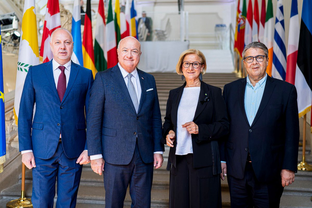 R_JeliazkovPM's tweet image. The challenges to 🇪🇺security and the restoration of peace demand from us accelerated economic development, competitiveness and environmental sustainability, this is what I stated at The Europa-Forum Wachau.
🇧🇬's path to Schengen is successful story & beneficial for both - 🇧🇬 🇪🇺